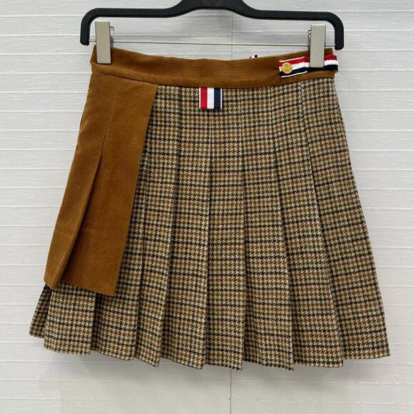Thom Browne Gunclub Check Cheviot Tweed Pleated Mini Skirt - Picture 2 of 9